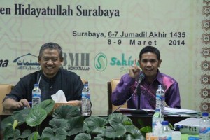 Senyum syahdu Ketua Dewan Syura Hidayatullah, Hamim Thohari, didampingi Ketua PW Hidayatullah Riau Jamaluddin Noer