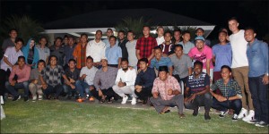 Para pemain, ofisial dan manajemen Mitra Kukar foto bersama di acara Halal Bihalal yang digelar di Tenggarong, Kamis (14/07) malam / AGRI - 