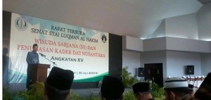 Ketua Umum DPP Hidayatullah, Ust Nashirul Haq, saat berpidato dalam acara wisudah sarjana STAI Lukman Al Hakim, Surabaya / Foto: Robinsah