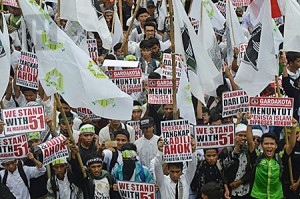 puluhan-ribu-umat-islam-unjuk-rasa-kecam-penistaan-agama