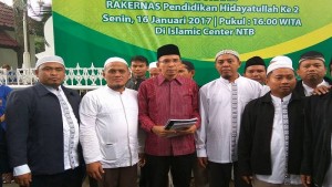 Gubernur NTB Tuan Guru Majdi Jamu Peserta Rakernas Pendidikan Hidayatullah 2017_6