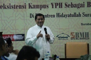 Ketua Umum PP Hidayatullah, Dr Abdul Mannan, memberikan pengarahan dalam acara Rakornas Kampus Utama 2014 di Surabaya / HDSBY