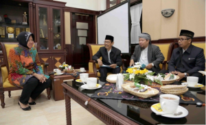 Walikota Surabaya, Tri Rismaharini, menerima audiensi rombongan ormas Islam yang tergabung dalam Gerakan Umat Islam Bersatu (GUIB) / HUMAS PEMKOT