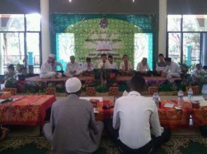 Sekitar 60-an santri kelas IX SMP Ar-Rohmah Pesantren Hidayatullah Malang, Jawa Timur, mengikuti Ujian Terbuka Al-Qur’an hari Rabu, 28 Mei 2014. / HMD