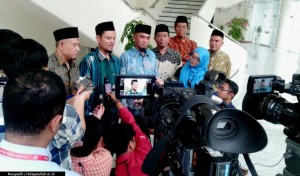 Ketua Umum DPP Hidayatullah, Nashirul Haq, di hadapan wartawan usai bertemu Wapres Jusuf Kalla di kantornya, Jl Medan Merdeka Utara, Jakarta Pusat, Senin (16/5/2016).