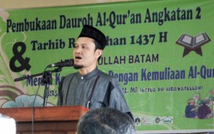 Ketua Umum DPP Hidayatullah Ust H Nasirul Haq MA membuka Daurah Al-Qur'an angkatan II di Pondok Pesantren Hidayatullah Batam II Tanjunguncang, Ahad (5/6/2016) // Batam Pos