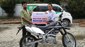 Laznas BMH Serahkan Motor untuk Dai Pedalaman