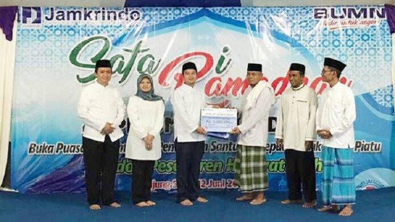 Dirut Jamkrindo Safari dan Bukber di Hidayatullah Selor