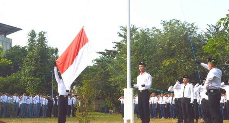 Semarak HUT RI ke-72, Kampus Hidayatullah Murajaah 171717 Bersama TNI