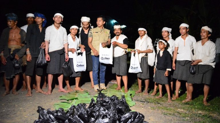 Qurban Masuk Desa Dinikmati Suku dan Muallaf Pedalaman