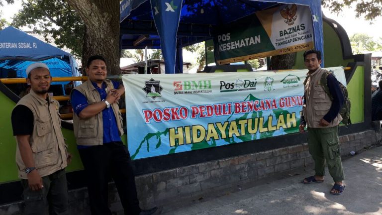 Hidayatullah Bantu dan Buka Posko Erupsi Gunung Agung