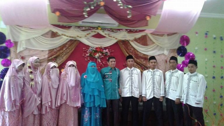 “Kamilah yang Melamar Gadis untuk Keempat Pengantin Pria”