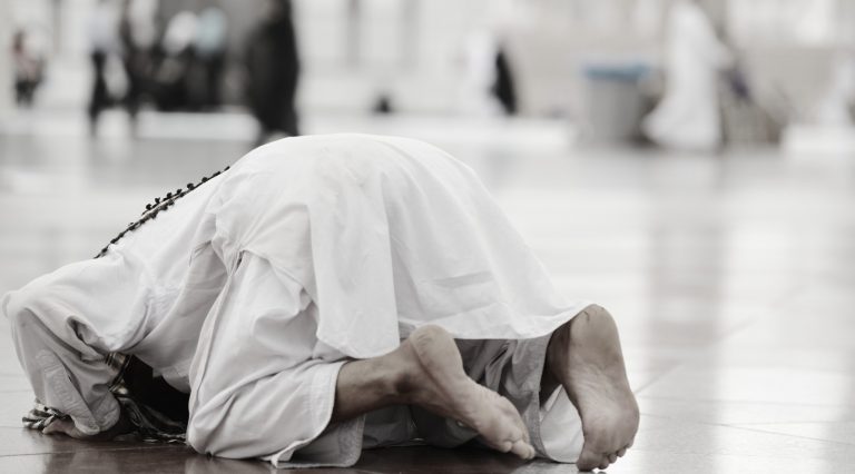 40 Tahun Shalat Berjama’ah di Shaf Terdepan