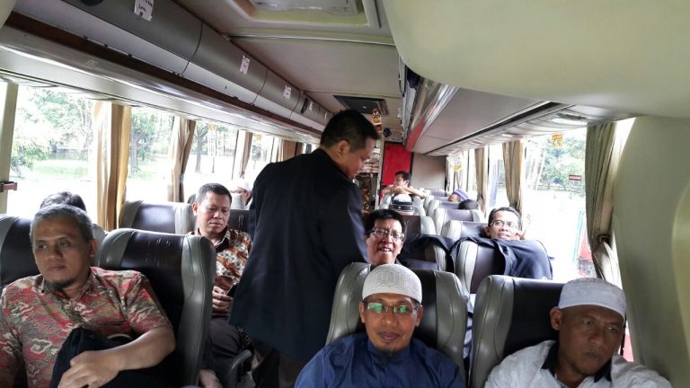 Delay, Rombongan Rakernas Hidayatullah dari Jatim Naik Bus