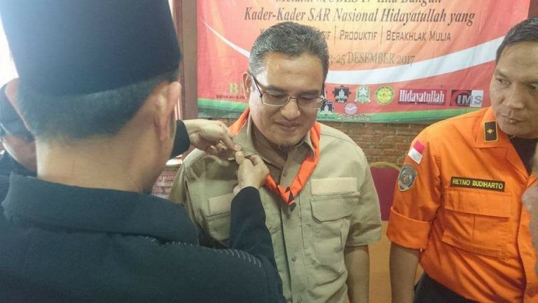 Empat Tokoh Terima Pin Tanda Kehormatan SAR Nasional Hidayatullah