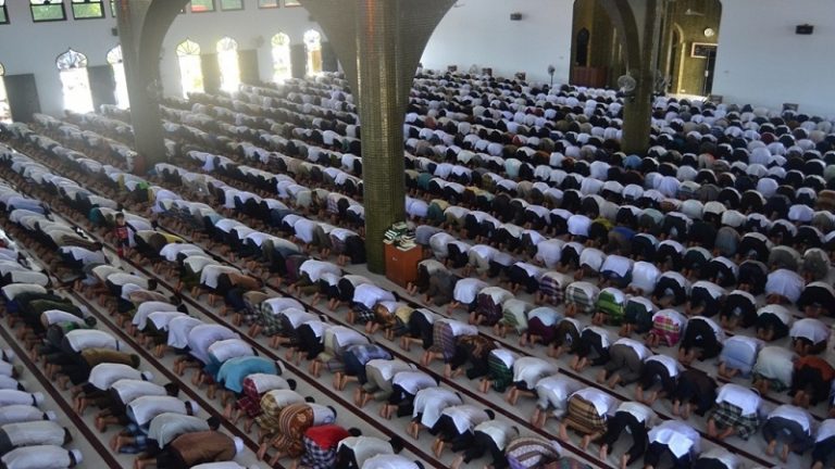 Kisah di Balik Rakaat Shalat