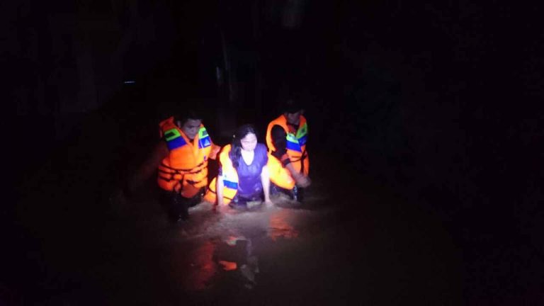 BMH-SAR Hidayatullah Siaga Banjir Hingga Dini Hari