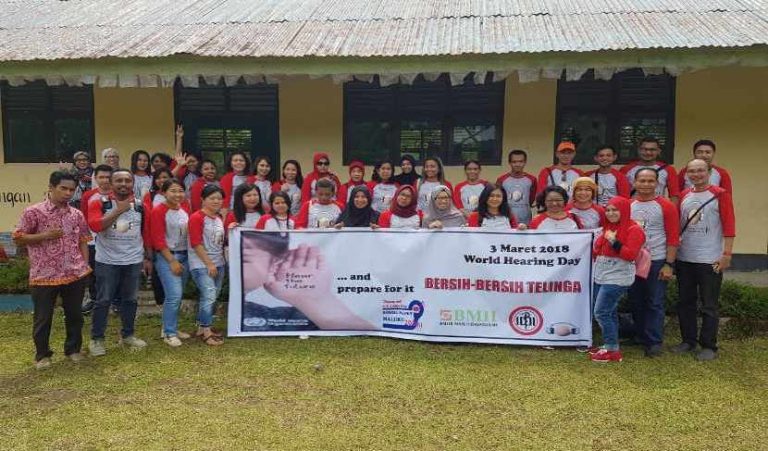 Bersih-bersih Telinga Santri Ponpes Hidayatullah Ambon