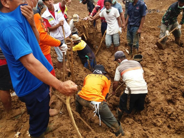 Hidayatullah Peduli Bantu Korban Banjir Longsor Brebes