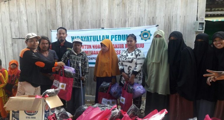 Hidayatullah Peduli Aksi Bantu Korban Banjir Simboro Mamuju