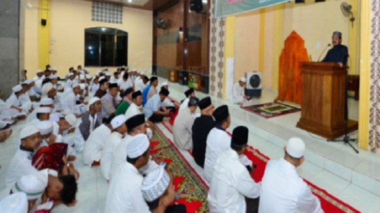 Gubernur Nurdin Beri Wejangan Santri Hidayatullah Batam