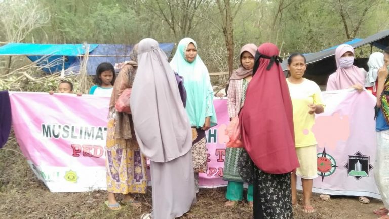 Muslimat Hidayatullah Mamuju Jumpai Pengungsi Gempa Palu