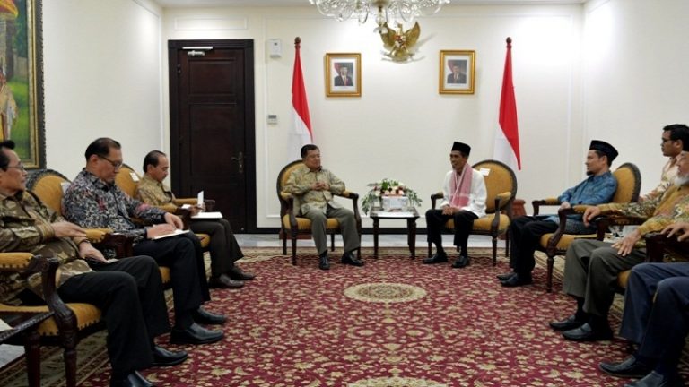 Wapres Imbau Masyarakat Tetap Tenang Sikapi Berbagai Isu yang Berkembang