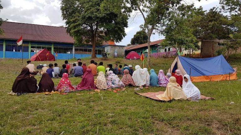 Peringati Hari Pahlawan, Santri di Towuti Ikuti Kemah Ubudiyah