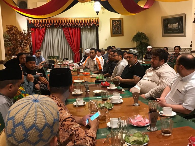 Muslimin Uyghur Menunggu Doa dan Pembelaan Kita