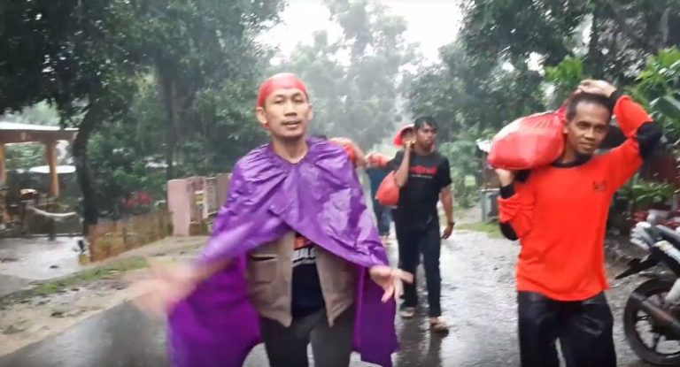 Laznas BMH Salurkan Bantuan untuk Korban Banjir Sulsel