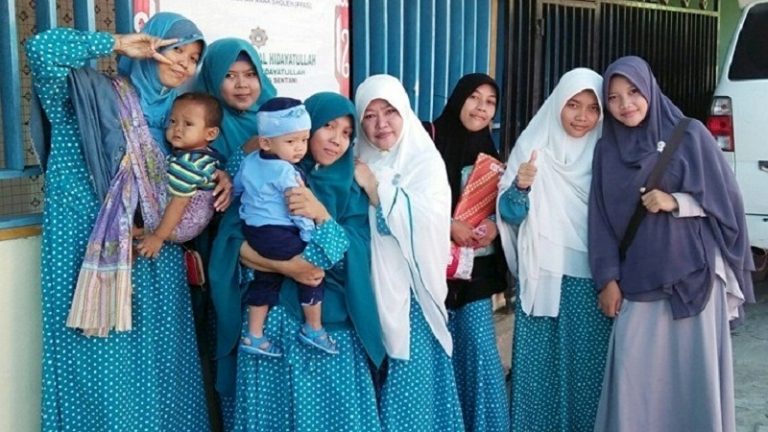 Bantu Korban Banjir Sentani, Mushida Ajak Jaga Lingkungan