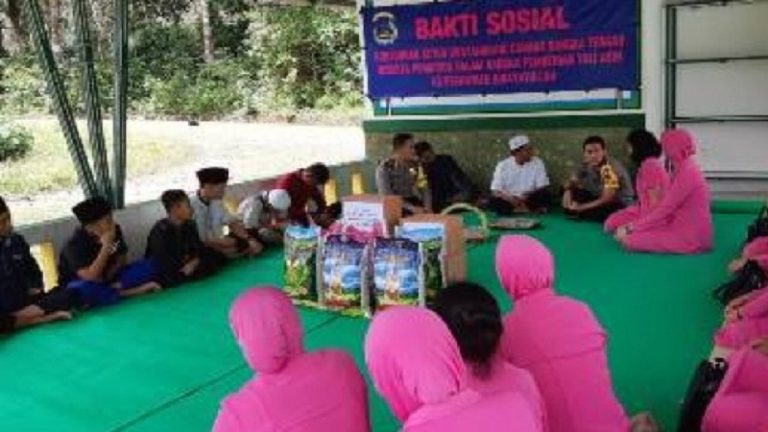Bhayangkari Bangka Tengah Sambangi Ponpes Hidayatullah
