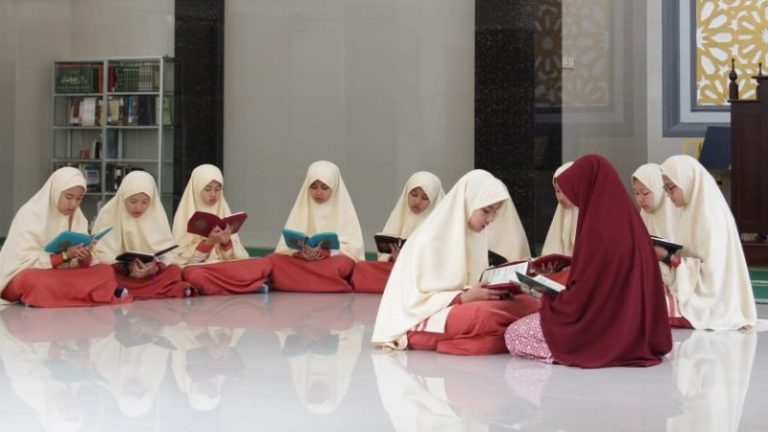 Santri SMA Ar-Rohmah Putri Hafal 30 Juz Al-Qur’an dalam 4,5 Bulan