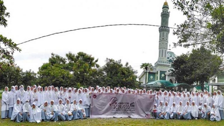 Membangun Paradigma Santri dengan Study Tour to Campus