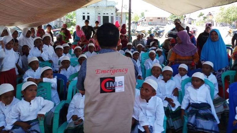 Ratusan Mualaf Suku Togutil Dikhitan Massal