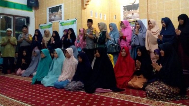 Kapolres Bukber  dengan Santri Ponpes Hidayatullah Mentawai