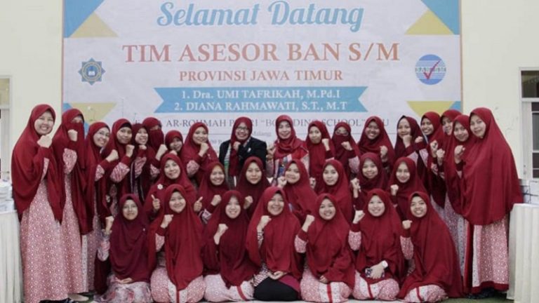 SMA Ar-Rohmah Putri Malang Raih Predikat A BAN-SM