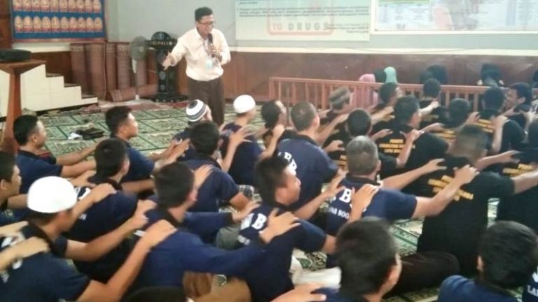 Direktur LBH Hidayatullah Training Hukum Warga Binaan Lapas Paledang