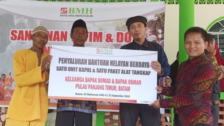 BMH Kepri Santunan Yatim dan Bantu Nelayan Pulau Panjang