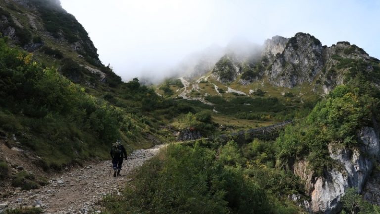 Kita Butuh Bahagia Bukan Sekedar Senang
