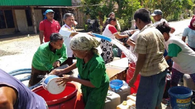BMH Kirim Bantuan Air Bersih ke Desa Grabagan Grobogan