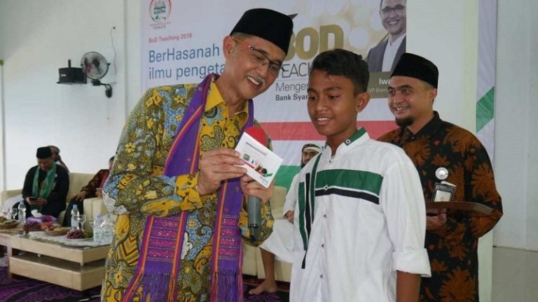 BNI Syariah BOD Teaching di Kampus Hidayatullah Ternate