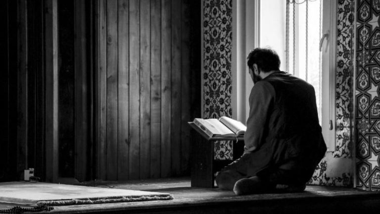 Al Qur’an Obat Kegersangan Hati, Bekal Utama Gapai Bahagia