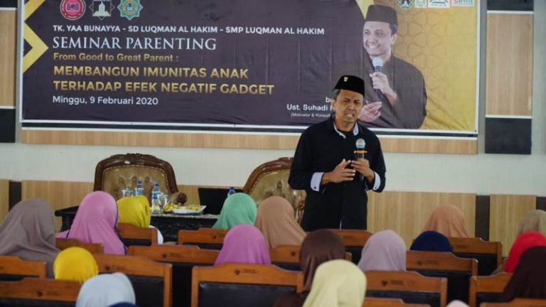Hidayatullah Ngawi Menggelar Acara Seminar Parenting