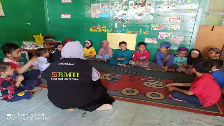 Menghadirkan Kecerian Anak-anak Di Rumah Baca