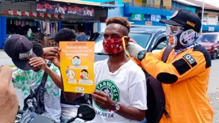 SAR Hidayatullah Papua Kembali Bagikan Masker di Mimika