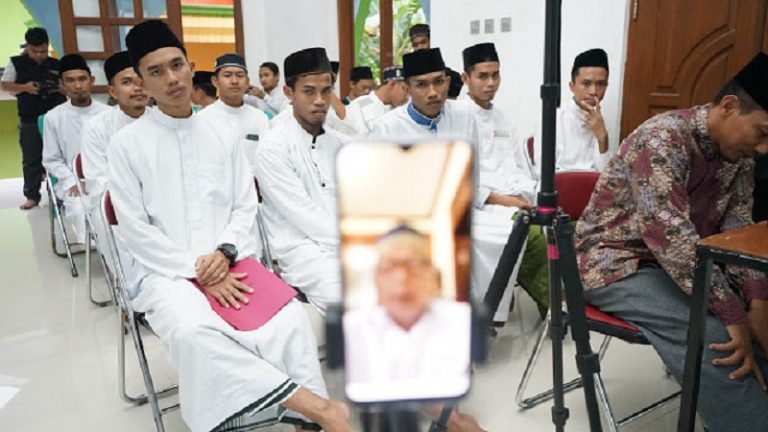 Direktur Bamuis BNI Ajak Wisudawan Sekolah Dai Majukan Dakwah Ekonomi