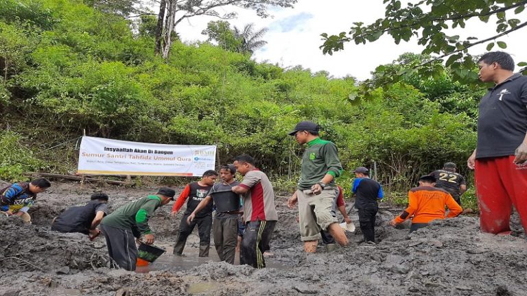 Beramal Jariyah di Kampus Tahfidz Ummul Quro Pucak