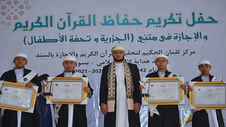 Enam Puluh Santri Luqman al Hakim Surabaya Gelar Wisuda Tahfidz