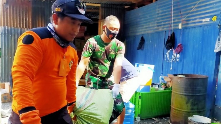 Buka Posko Dapur Umum Bantu Korban Kebakaran Seroja